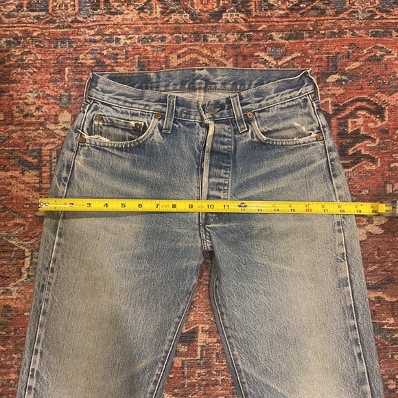Vintage Levis 501s in Medium Wash - Picture 11 of 11